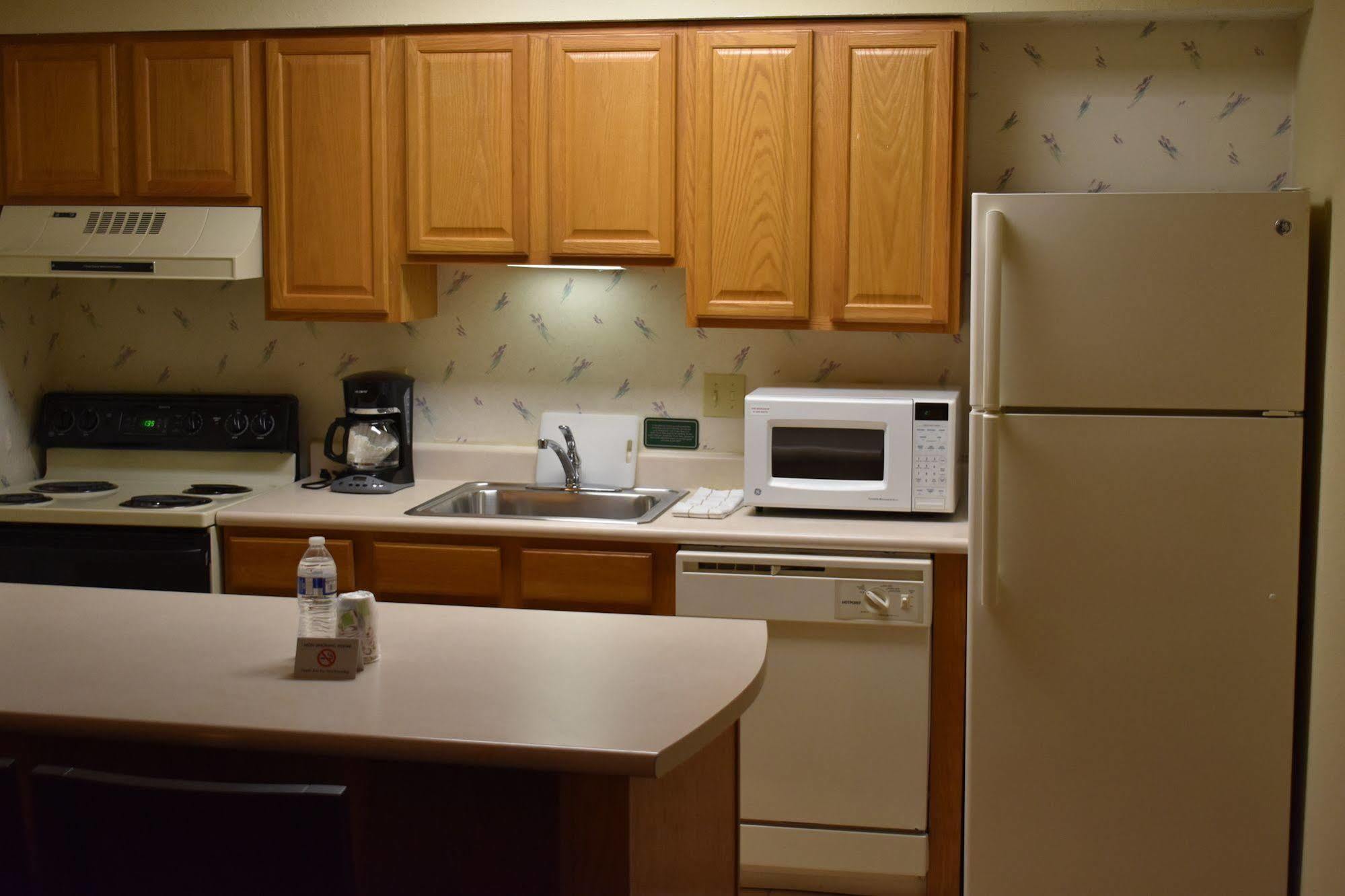 Hawthorn Extended Stay By Wyndham Wichita Exterior foto